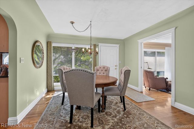 2529 S Commerce Road, Wolverine Lake Village, MI 48390