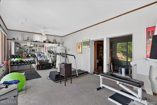 2529 S Commerce Road, Wolverine Lake Village, MI 48390