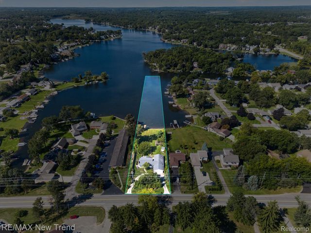 2529 S Commerce Road, Wolverine Lake Village, MI 48390