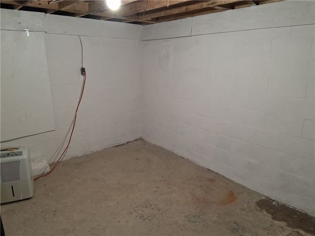 418 Vance Dr, Smith, PA 15021