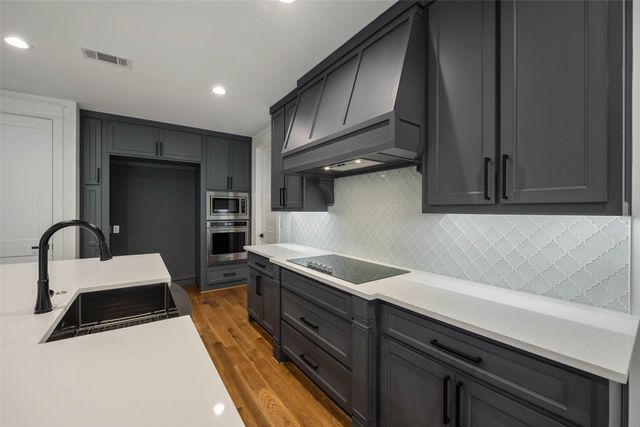 108 Oakridge Court, Mabank, TX 75147