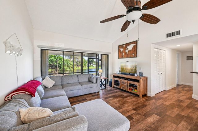 22 Via De Casas 103, Boynton Beach, FL 33426