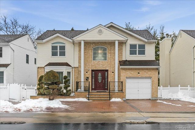 1662 Park Avenue, New Hyde Park, NY 11040