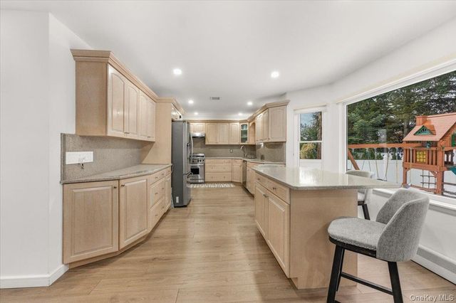 1662 Park Avenue, New Hyde Park, NY 11040