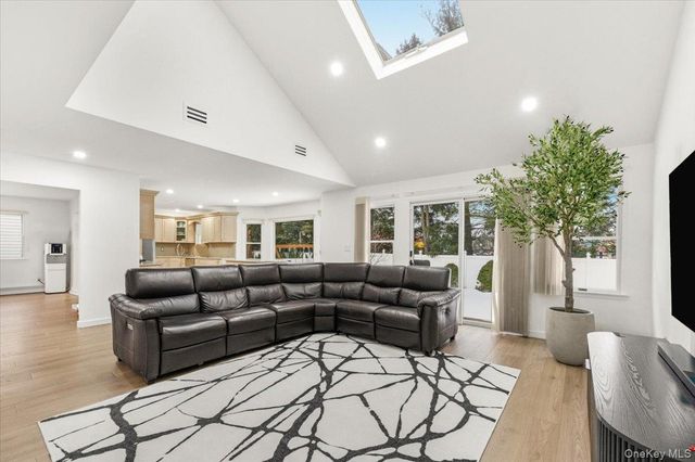 1662 Park Avenue, New Hyde Park, NY 11040