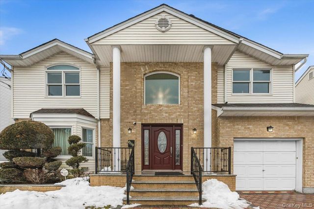 1662 Park Avenue, New Hyde Park, NY 11040