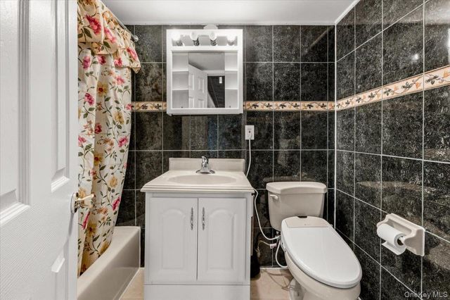 1662 Park Avenue, New Hyde Park, NY 11040