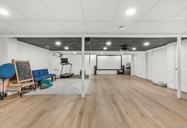 1662 Park Avenue, New Hyde Park, NY 11040