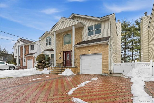 1662 Park Avenue, New Hyde Park, NY 11040