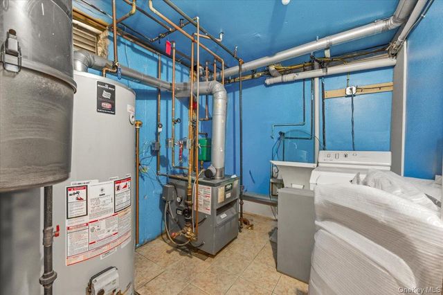 1662 Park Avenue, New Hyde Park, NY 11040