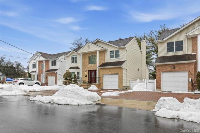 1662 Park Avenue, New Hyde Park, NY 11040