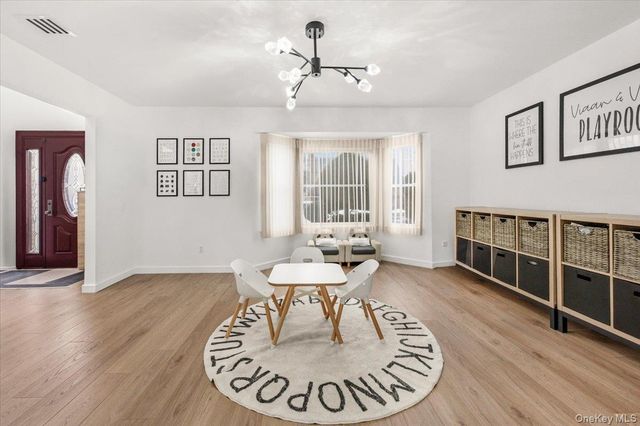 1662 Park Avenue, New Hyde Park, NY 11040