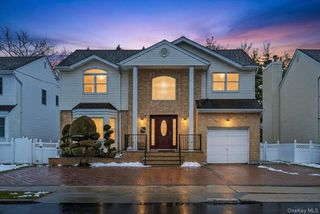 1662 Park Avenue, New Hyde Park, NY 11040