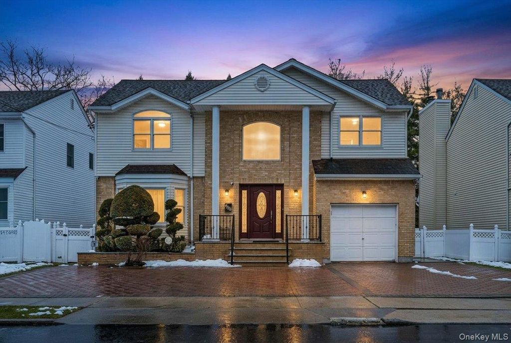 1662 Park Avenue, New Hyde Park, NY 11040