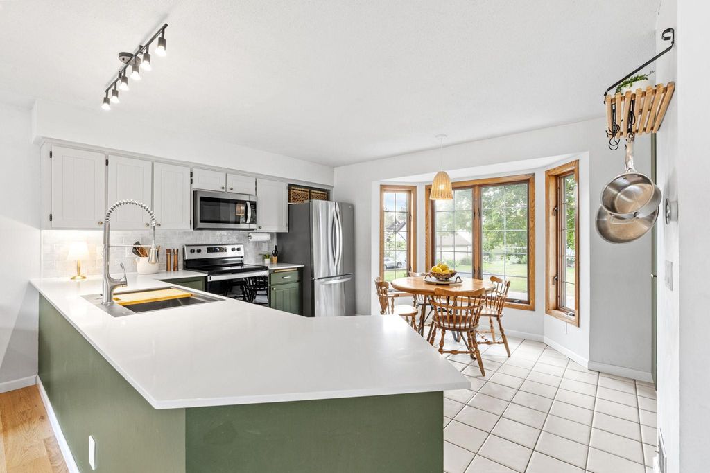 8632 Seasons Court, Woodbury, MN 55125 — photo 5