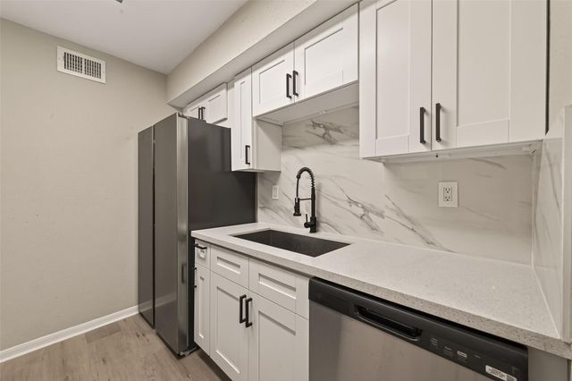 1860 White Oak Drive 311, Houston, TX 77009