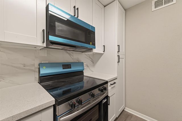 1860 White Oak Drive 311, Houston, TX 77009