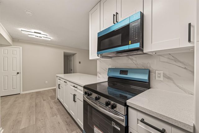 1860 White Oak Drive 311, Houston, TX 77009