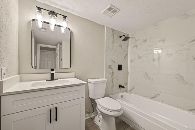 1860 White Oak Drive 311, Houston, TX 77009