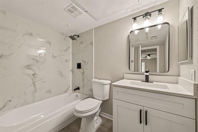 1860 White Oak Drive 311, Houston, TX 77009