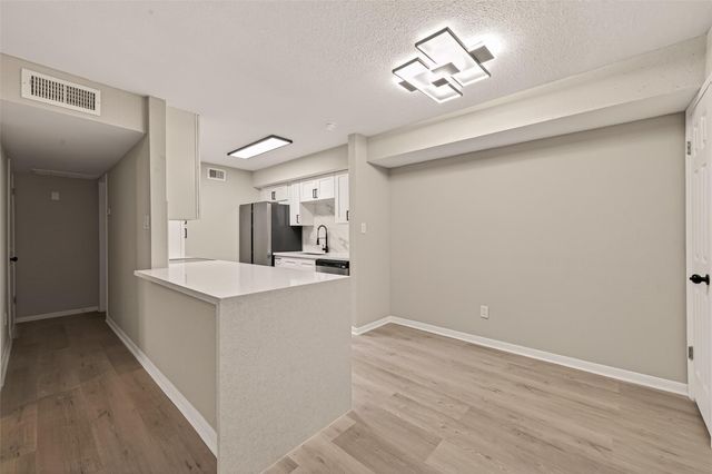 1860 White Oak Drive 311, Houston, TX 77009