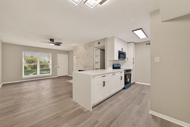 1860 White Oak Drive 311, Houston, TX 77009