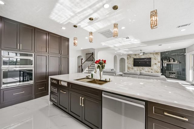 2315 Bending Spring Drive, Pearland, TX 77584