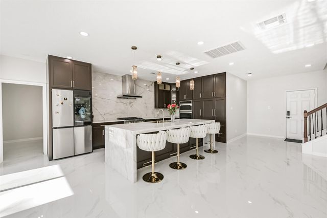 2315 Bending Spring Drive, Pearland, TX 77584