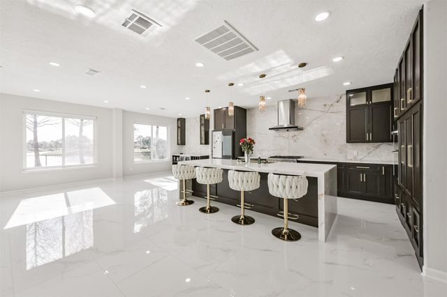 2315 Bending Spring Drive, Pearland, TX 77584