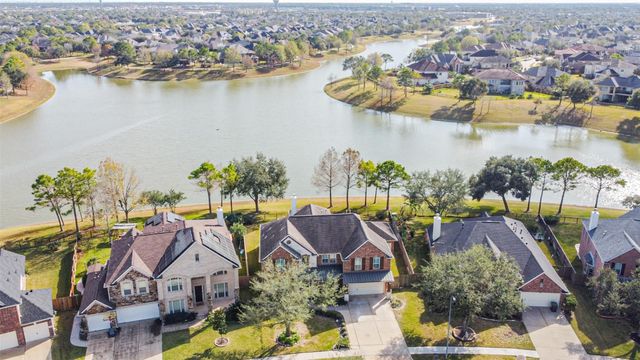 2315 Bending Spring Drive, Pearland, TX 77584