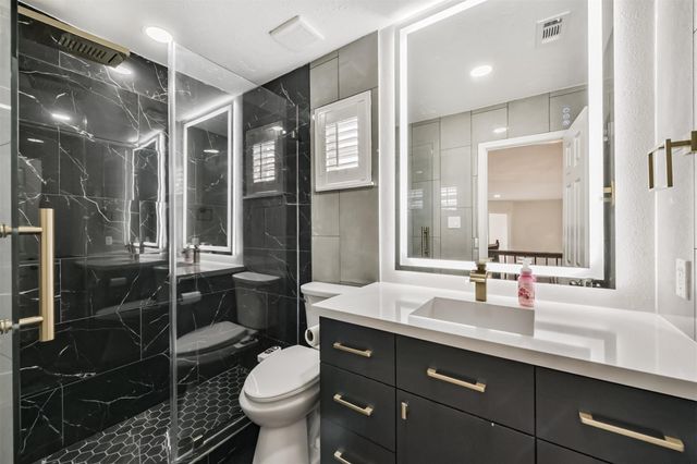 2315 Bending Spring Drive, Pearland, TX 77584