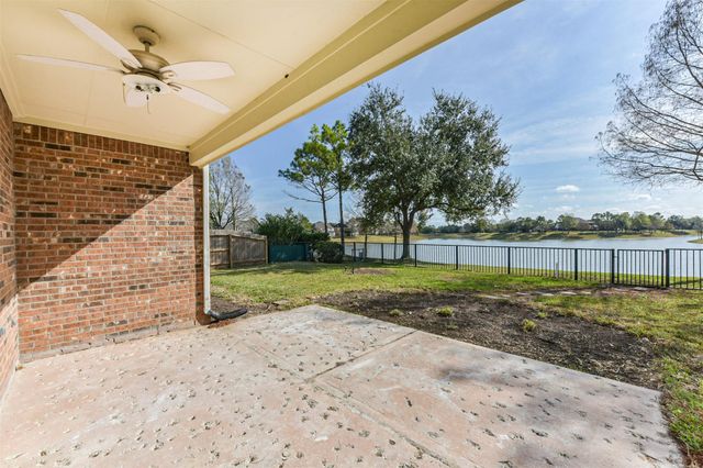 2315 Bending Spring Drive, Pearland, TX 77584
