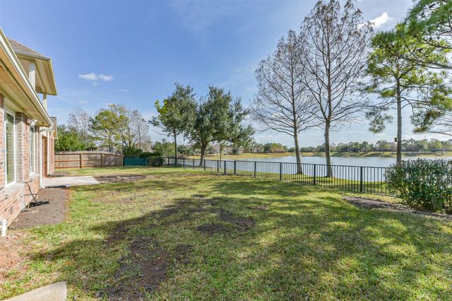 2315 Bending Spring Drive, Pearland, TX 77584
