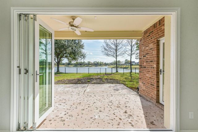 2315 Bending Spring Drive, Pearland, TX 77584