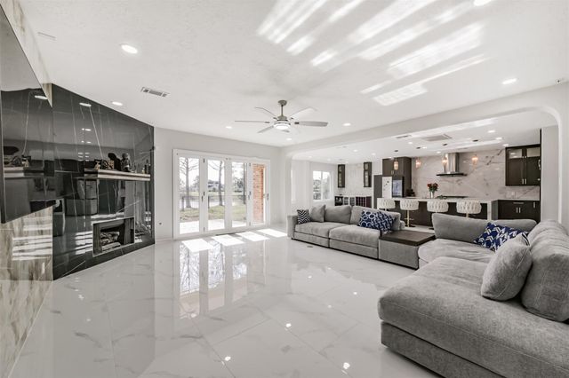 2315 Bending Spring Drive, Pearland, TX 77584