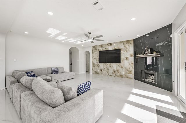 2315 Bending Spring Drive, Pearland, TX 77584