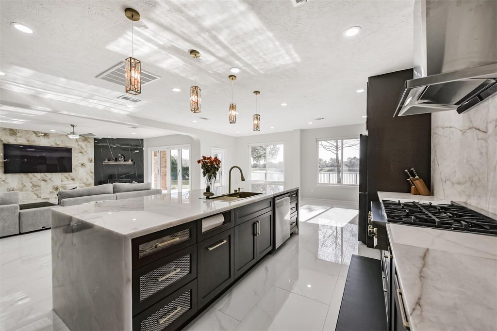 2315 Bending Spring Drive, Pearland, TX 77584