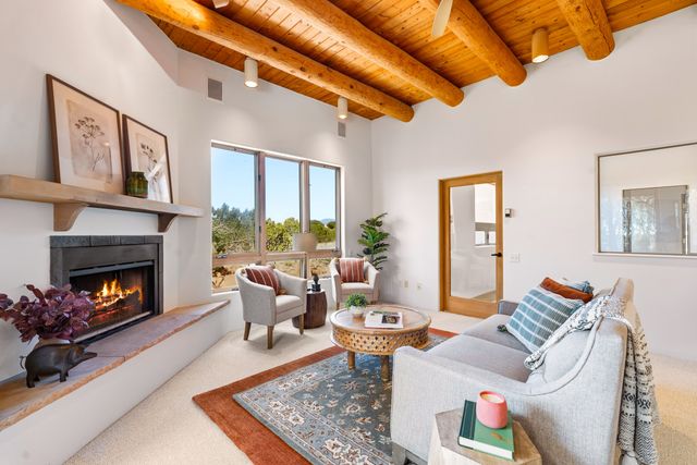 1 Sabroso Place, Santa Fe, NM 87508