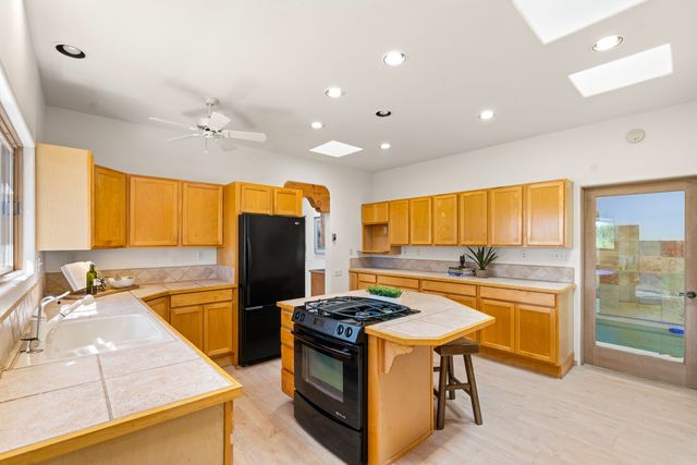 1 Sabroso Place, Santa Fe, NM 87508