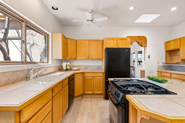1 Sabroso Place, Santa Fe, NM 87508
