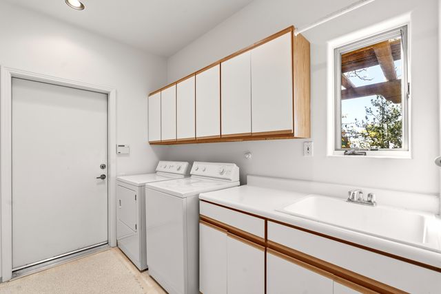 1 Sabroso Place, Santa Fe, NM 87508