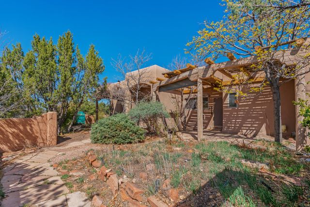 1 Sabroso Place, Santa Fe, NM 87508