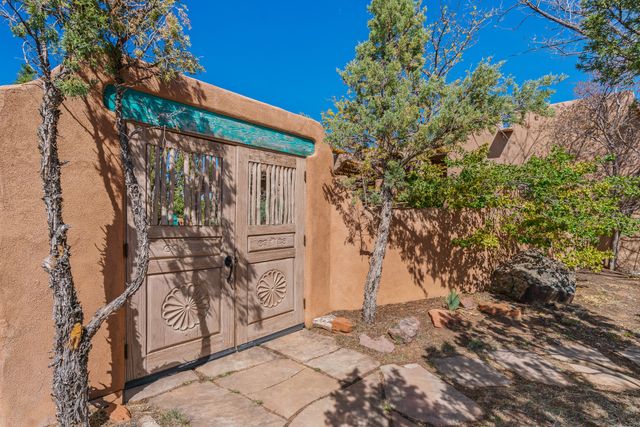 1 Sabroso Place, Santa Fe, NM 87508
