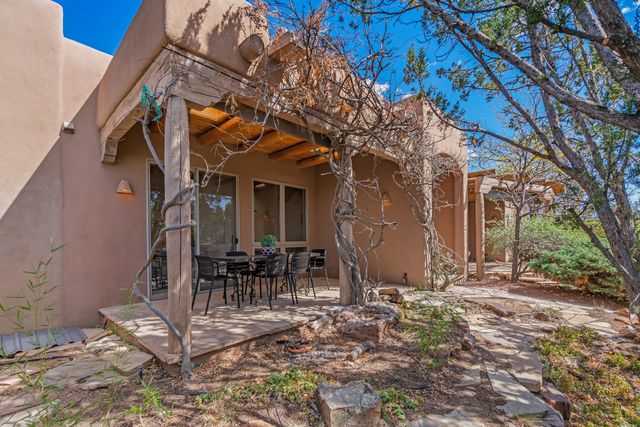 1 Sabroso Place, Santa Fe, NM 87508