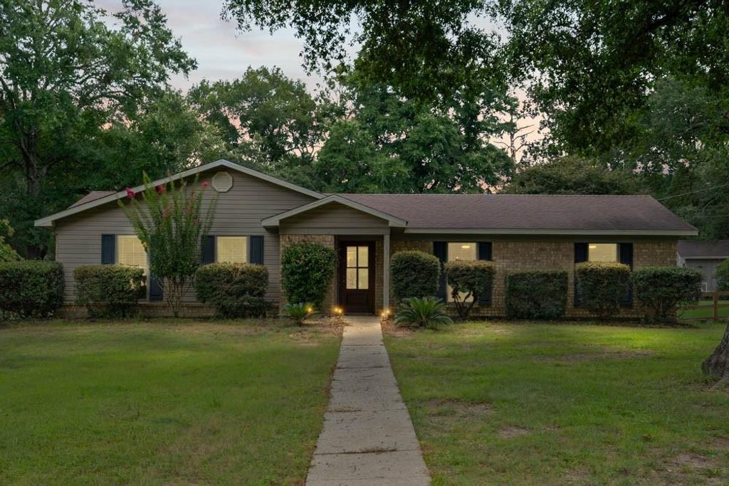 7410 Fir Drive, Saraland, AL 36571 — exterior