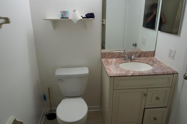 213 Lake Pointe Drive 211, Oakland Park, FL 33309