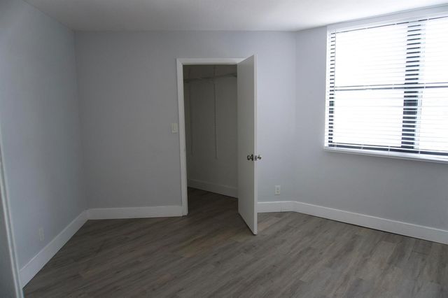 213 Lake Pointe Drive 211, Oakland Park, FL 33309