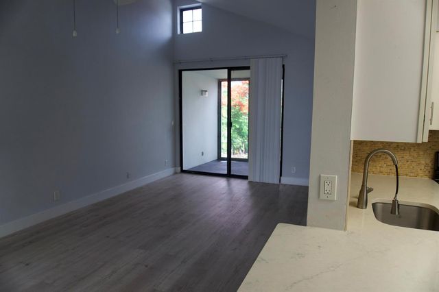 213 Lake Pointe Drive 211, Oakland Park, FL 33309