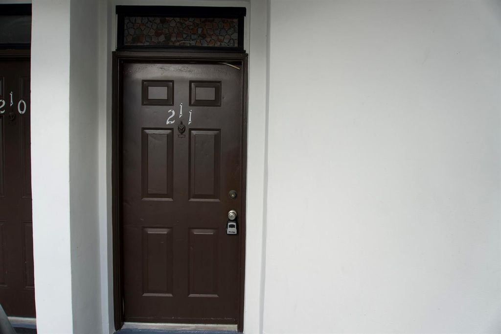 213 Lake Pointe Drive 211, Oakland Park, FL 33309