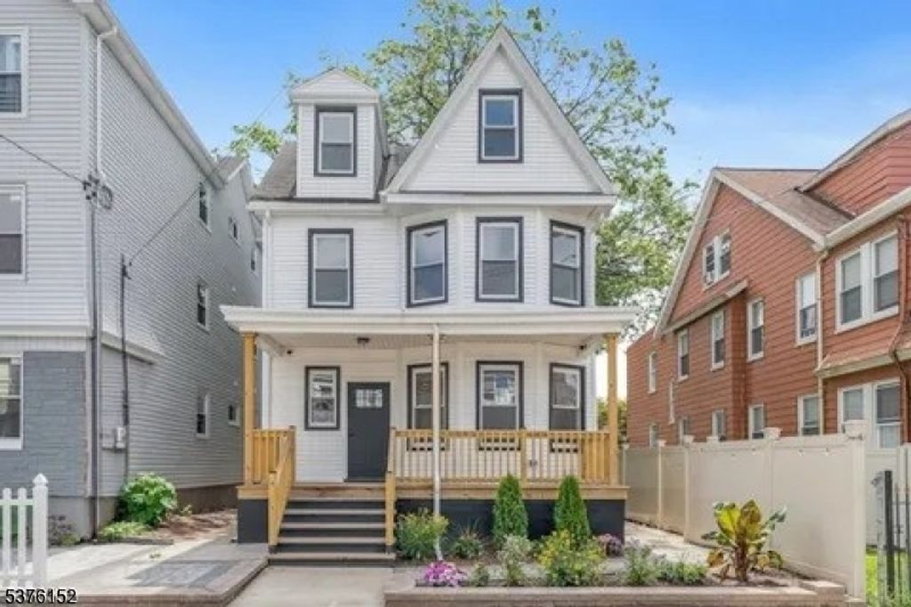32 Palm St, Newark City, NJ 07106